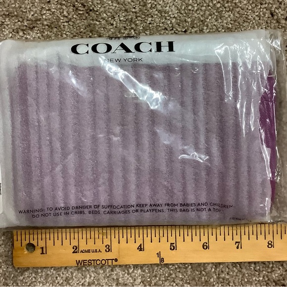 Coach Crossgrain Leather Large Wristlet #F57465 SV/Fuchsia-NWT - Picture 3 of 5